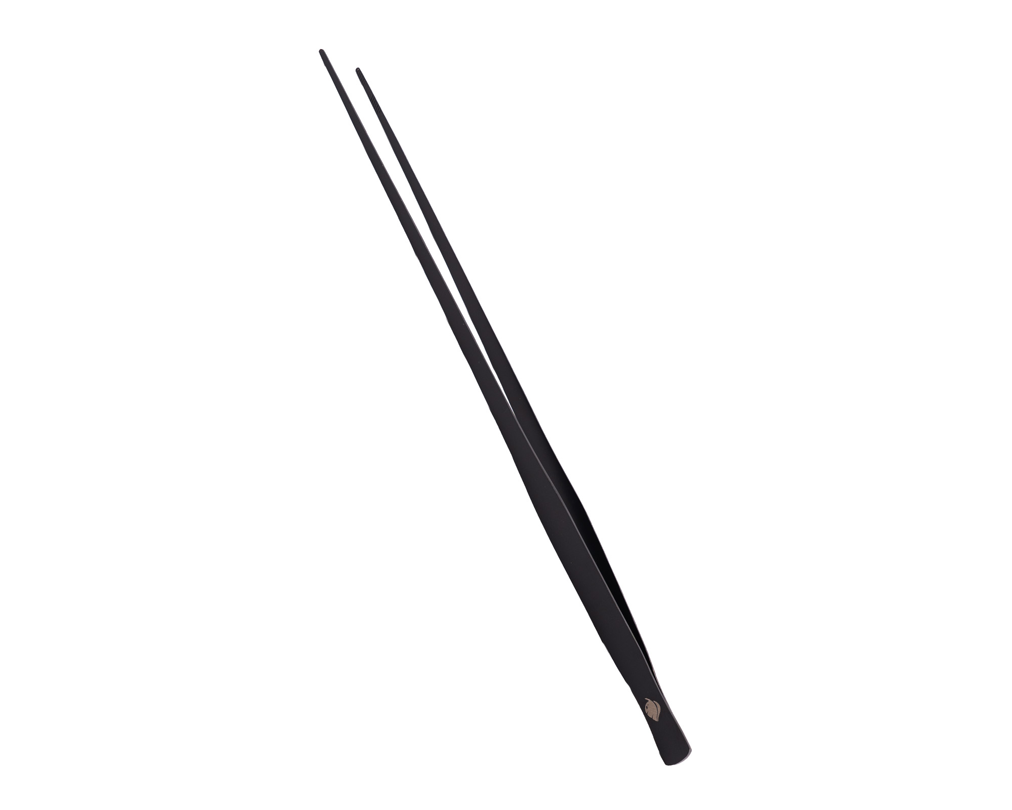 Feine schwarze Präzisionspinzette auf weißem Hintergrund